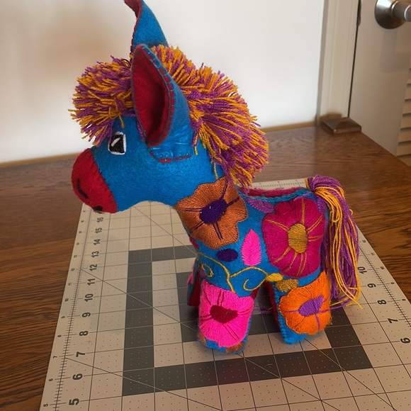 Wool embroidered burro - Picture 5 of 6